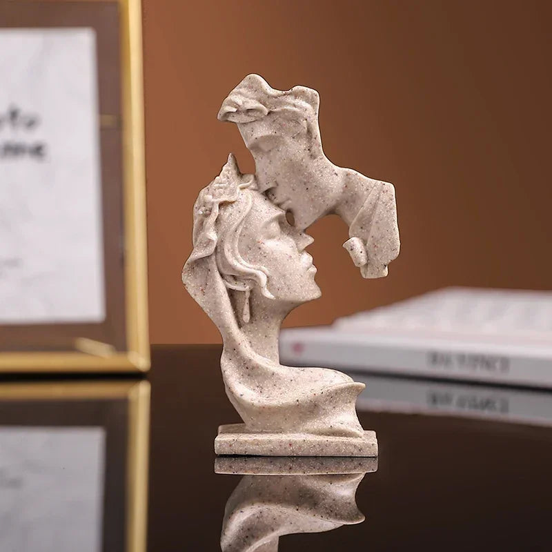 Mini statue d'amoureux en résine, figurine en posture de baiser, modèle artisanal, sculpture