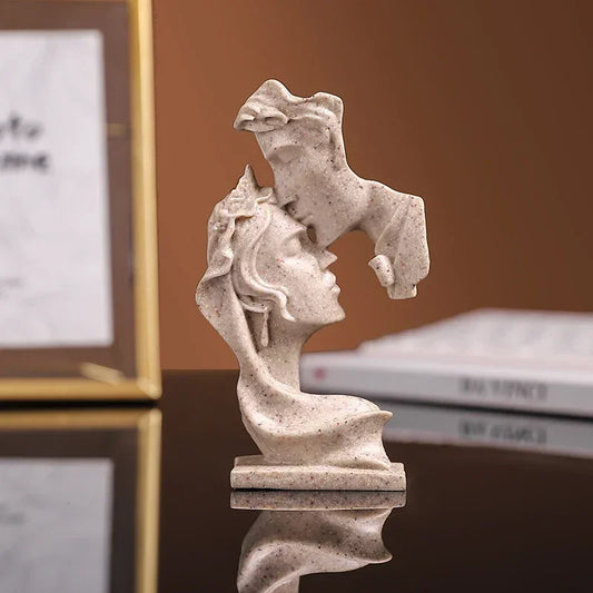 Mini Resin Lovers Statue Figurine Kissing Posture Model Craft Sculpture